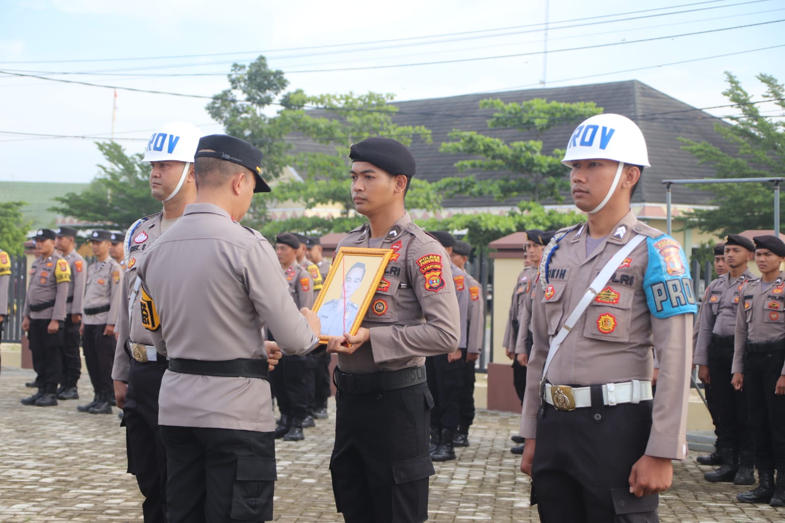Polres Pringsewu Gelar Upacara Peringatan Hari Kesadaran Nasional dan Prosesi PTDH Personel Melanggar Kode Etik Polri
