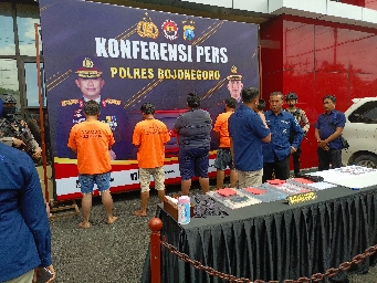 Peras Pengusaha Lapak Solar Rp100 Juta Lima Wartawan Abal Abal di Tangkap