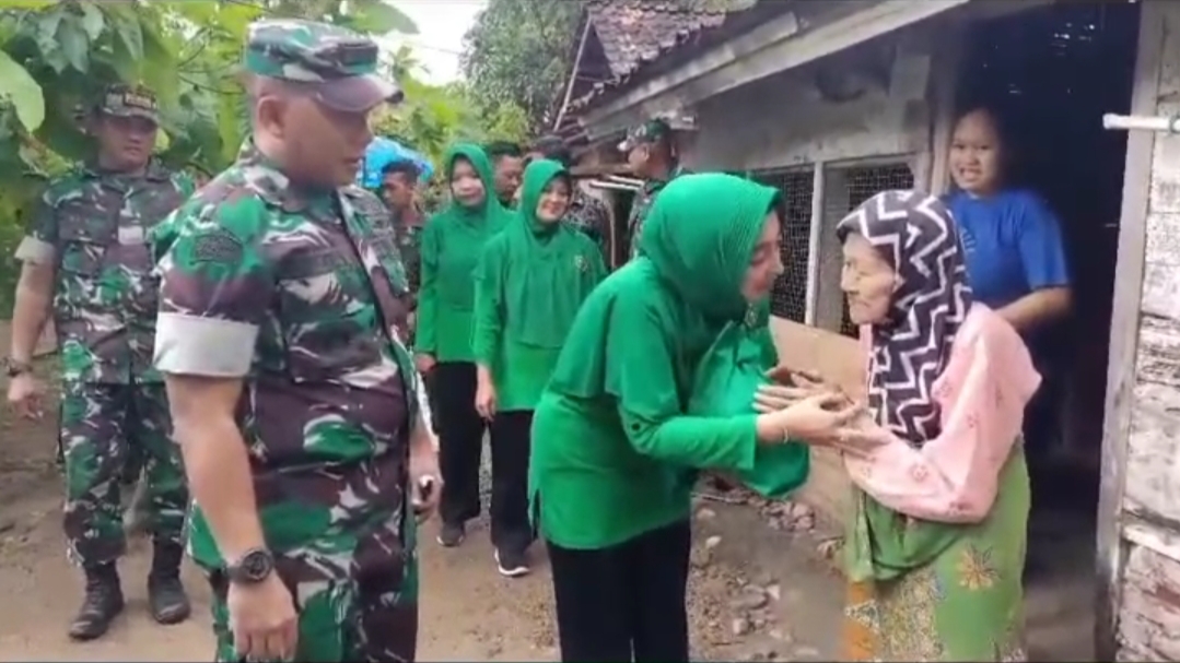 Dandim 0424/Tanggamus Melaksanakan Giat Jumat Berkah di Pekon Suka Agung Barat 