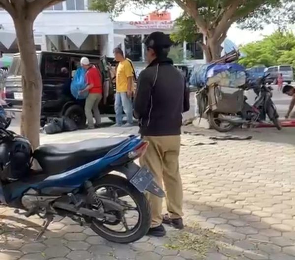 Sat Pol PP Kota Bandar Lampung Tertibkan Pungli Parkir di Kawasan Masjid Al-Furqon