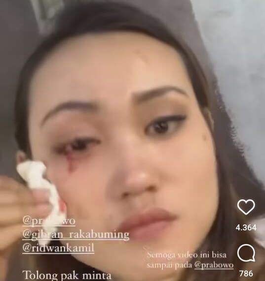 Balas Acungkan Jari Tiga Pendukung Prabowo di Keroyok Kader Merah di Bandung