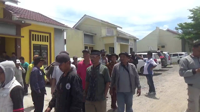 Ratusan Massa FMPB Santroni Polres Pesawaran Mempertanyakan Perkembangan Kasus PTPN VII