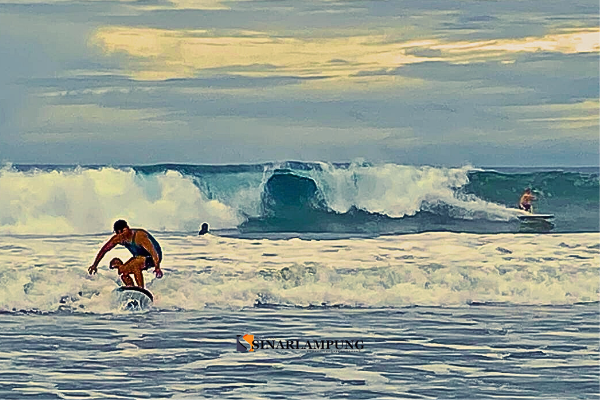 Menikmati Sunset &amp; Sunrise Di La Surf Bungalow Krui