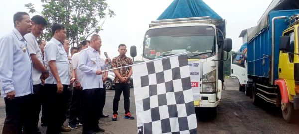 Pj Bupati Tulang Bawang Qudrotul Ikhwan Lepas Penyaluran Bantuan Beras Tahap 1