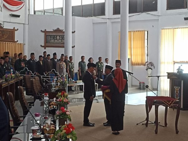 DPRD Way Kanan PAW dari Alm. Rojali Ke Bambang Suwandi. Feri Yunizar : Saya Sangat Bangga