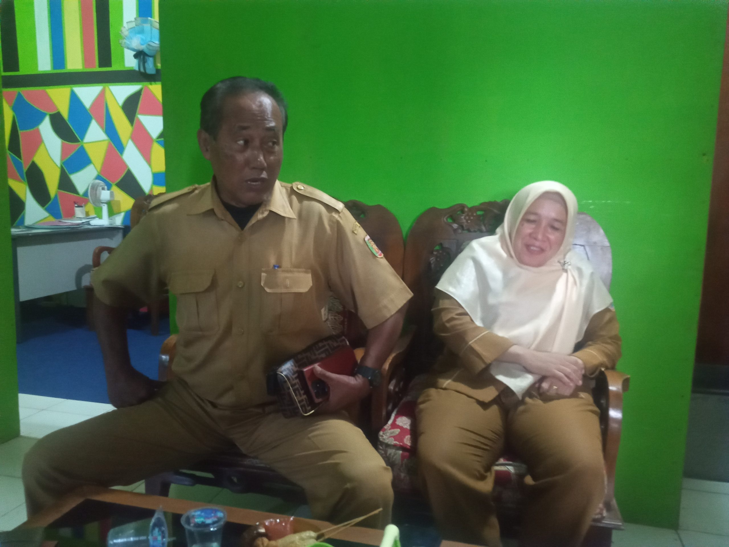 Plh Kepsek SMAN 1 Cukuh Balak di Duga Melakukan Praktik KKN dalam Mengeluarkan Rekomendasi 