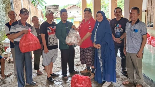 Peduli Korban Banjir, Komunitas Pajero Lampung Bagikan Nasi Padang Gratis 