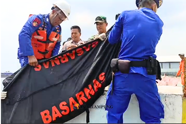 Tim SAR Evakuasi Jenazah Anonim Di Pantai Srengsem