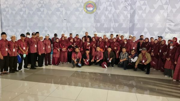 Alumni TN1 Umrohkan Pamong dan Pendidik SMA Taruna Nusantara