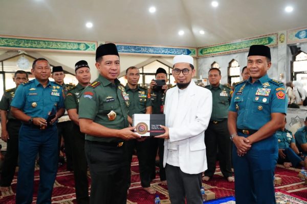Panglima TNI Agus Subiyanto Duduk Bareng Ustaz Adi Hidayat Peringati Isra Mi’raj