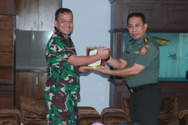 Danbrigif 4 Mar/BS Bertemu Aspidmil Kejati Sumsel Jalin Silaturahmi dan Pupuk SolidaritasĀ