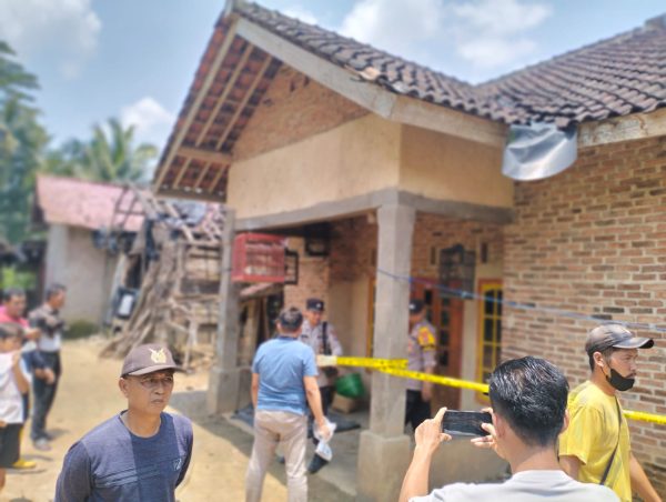 Pertahankan HP Emak-Emak Bersimbah Darah Ditikam Remaja di Tanggamus