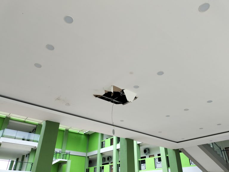 Rampung Desember 2023 Lalu Gedung Kuliah Terpadu IAIN Metro Rp45 Miliar Sudah Rusak?