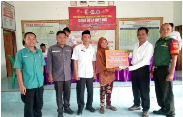 25 KPM Kampung Keagungan Terima Pencairan BLT-DD Tiga Bulan Sekaligus