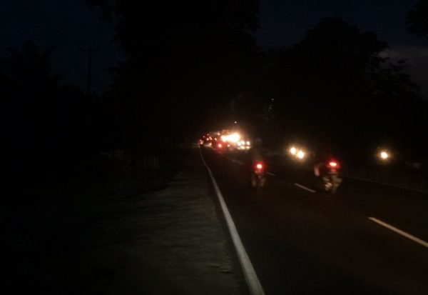 Bahaya Mudik Jalan Lintas Sumatera di Lampung Gelap Gulita Dan Marka Jalan Yang Hilang?