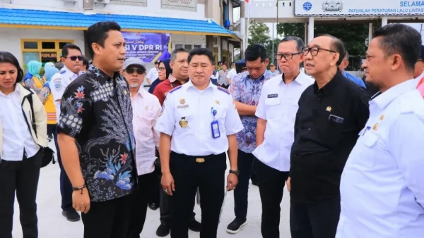 Kunjungi Persiapan Mudik di Lampung Komisi V DPR Soroti Jalan Nasional Yang Bergelombang