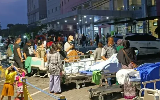 Gempa Susulan Kembali Terjadi Ratusan Pasien RS Universitas Airlangga Dievakuasi