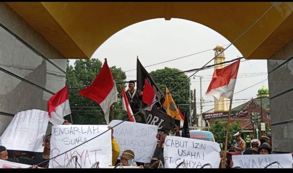 Ratusan Massa Tuntut Cabut Izin Industri Sawit PT Cahya Bus Mandiri