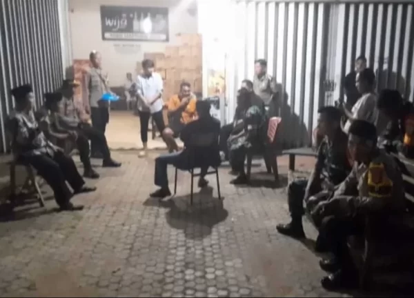 Didatangi Masyarakat Dan Fokopincam Kecamatan Pengusaha Gudang Miras Ngotot Punya OSS?