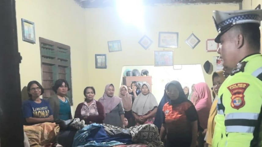 Nyore Beli Takjil Berbuka Puasa Ibu dan Gadisnya Tewas di Jalan Lintas Barat Pugung Tanggamus
