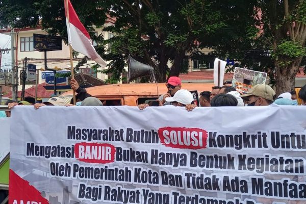 Warga Korban Banjir Demo Walikota Bandar Lampung 