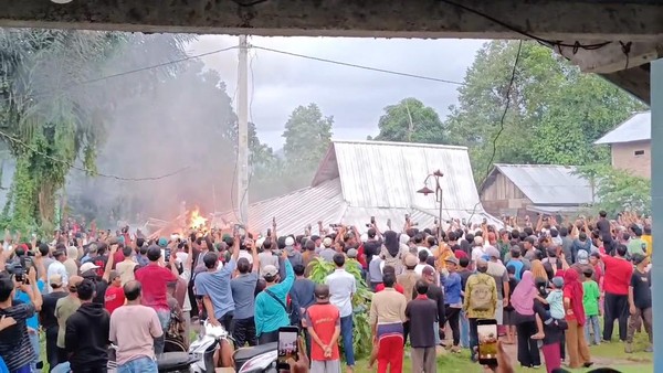 Polres Lampung Barat Amankan Lima Warga Diduga Pelaku Pembakaran Kantor Kehutanan Resort Suoh