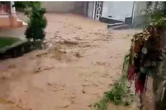 Pembangunan Perumahan Sakura Land Rusak Bukit dan Resahkan Warga Pinang Jaya