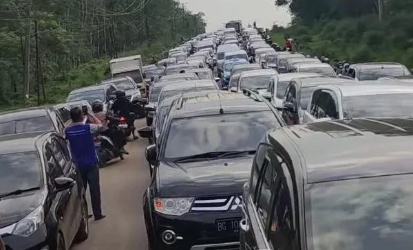 Jalinsum Banyu Asin Macet Total Pemudik Tertunda Hingga 10 Jam