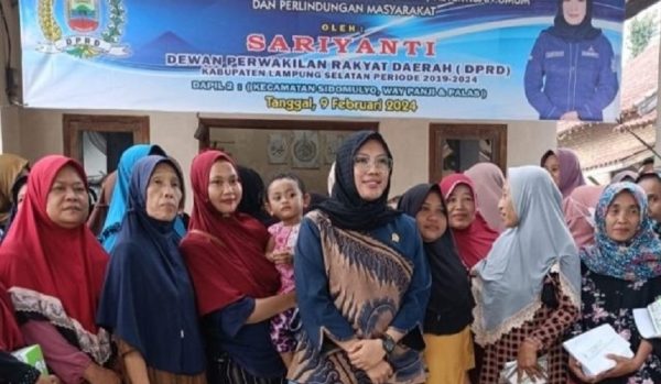 Anggota DPRD Lamsel Sariyanti Sosper di Desa Sidodadi