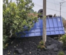 Truk Batubara Over Kapasitas Kembali Terbalik di Kota Bumi