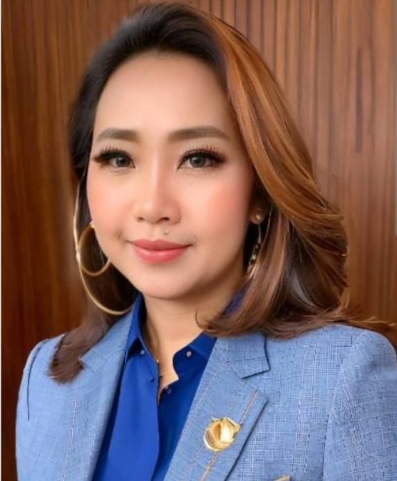 Serius Nyalon, Aspri Hotman Paris Bakal Jadi Pesaing Bunda Eva di Pilwakot 2024