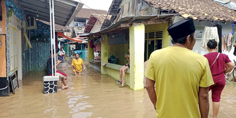H-1 Lebaran Hujan Lebat di Pesawaran Banjir Bandang di Kampung Pasar Ambon Teluk Betung SelatanÂ