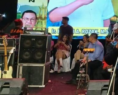 Mau Nyalon Gubernur Lampung Hanan A Rozak Road Show Goyang Biduan Pantura