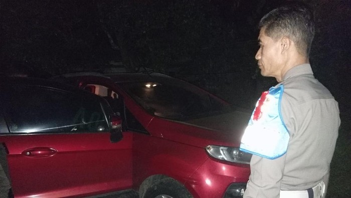 Pengemudi Ford Asal Bandung Tewas Dengan Luka Leher Tergorok Dalam Mobil di Kuningan, Polisi: Korban Bunuh Diri