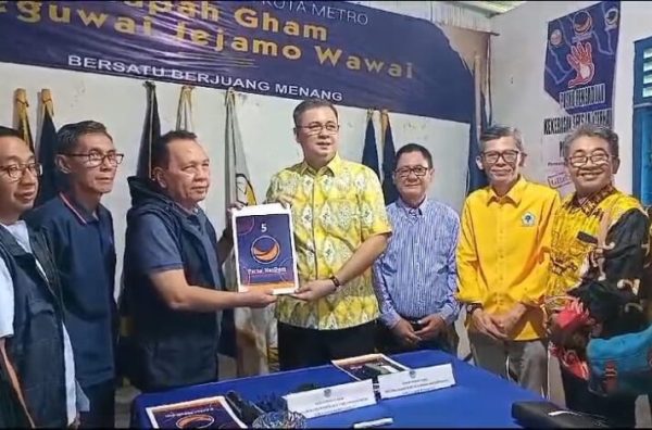 Tondi Ambil Formulir Calon Walikota Metro di Partai Nasdem