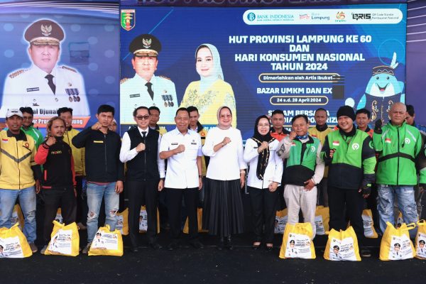 Ketua Dekranasda Lampung Buka Bazar UMKM dan Pasar Murah