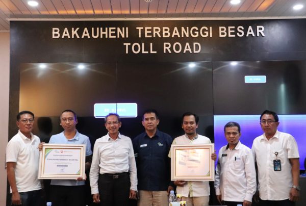 PT BTB Toll dan PT HKA Terima Penghargaan dari PT ASDP Indonesia Ferry