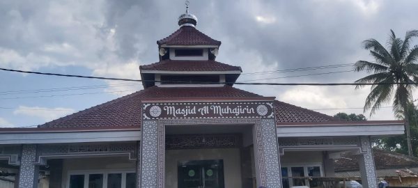 Masjid Al Muhajirin Sajikan Makan Gratis Untuk Jamaah