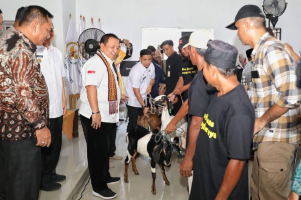 Arinal Salurkan Bantuan Desa Baznas ke Puluhan Mustahik di Tubaba