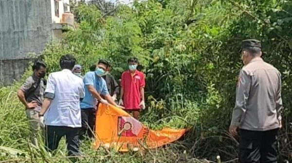 Warga Terbanggi Besar Temukan Mayat Membusuk di Semak