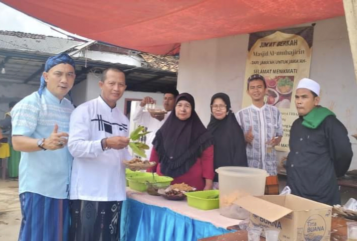 Rutin Hari Jumat Masjid Al Muhajirin Sribasuki Makan Bersama Jamaah