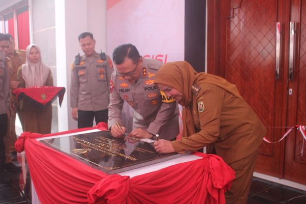 Walikota Bandar Lampung Serahkan Hibah Rumah Dinas Baru Kapolda Lampung