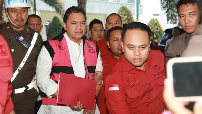 Kasus BTS Kominfo Anggota BPK Achsanul Qosasi Non Aktif Terima Rp40 Miliar, Ngakunya Khilaf