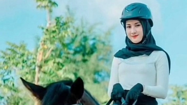 Terima Uang Rp3,67 Miliar Narkoba Jaringan Fredy Pratama Selegram Palembang Adelia Putri Salma Divonis Lima Tahun Penjara Jaksa Pikir-pikir