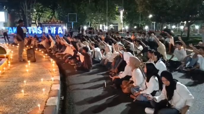 Protes KInerja Rektorat Unila Hingga UKT Mahal Mahasiswa Gelar Aksi 1000 Lilin dan Mimbar Bebas