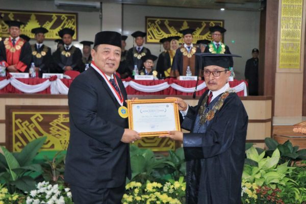 Gubernur Arinal Dapat Penghargaan Anugerah Adhi Karsa Utama Atas Inovasi Program KPB