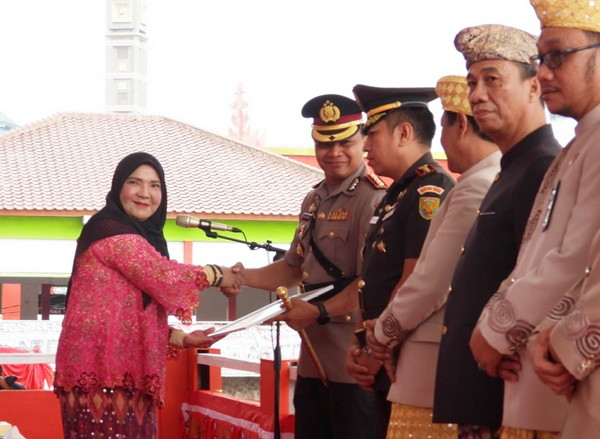 Walikota Bandar Lampung Beri Penghargaan Kombes Pol Abdul Waras