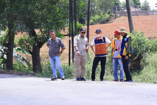BMBK Lampung Tinjau Perbaikan Ruas Jalan Alternatif Bagi Pemudik Jelang Perayaan Idul Fitri 1445 H
