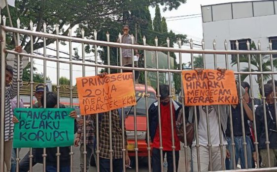 Demo di Kejati Lampung Massa Minta Kejati Usut KKN di Banyak Dinas dan Sekwan Pringsewu