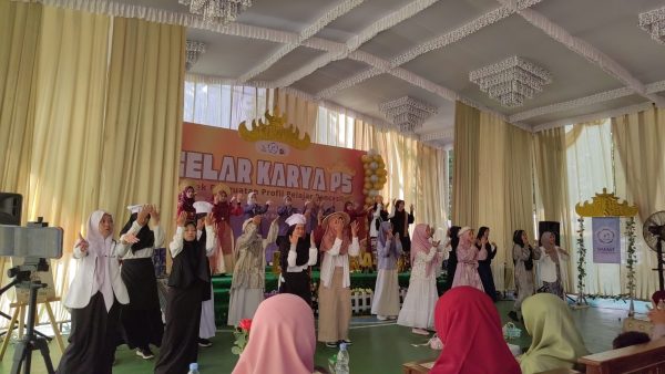 Gelaran Karya SMA IT Daarul Ilmi Bandarlampung Bikin Bangga Kepala Balai Guru